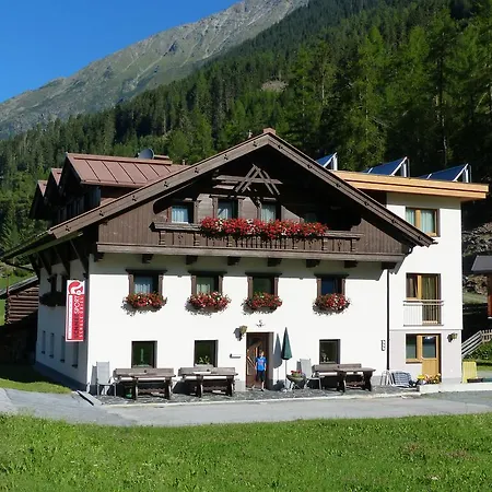 Haus Alpina & Schoepf Bed & Breakfast Längenfeld