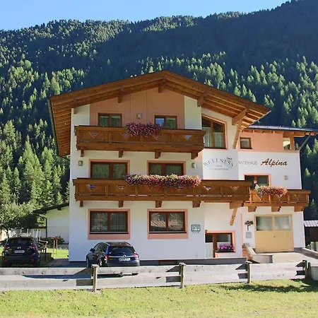 Haus Alpina & Schoepf فندق مبيت وإفطار لانغنفلد