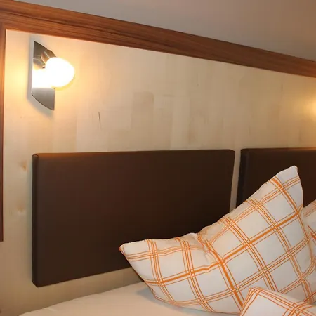 Haus Alpina & Schoepf B&B