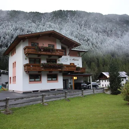 Haus Alpina & Schoepf فندق مبيت وإفطار 3*