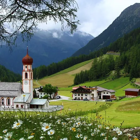 Haus Alpina&landhaus Schöpf Frühstückspension Längenfeld