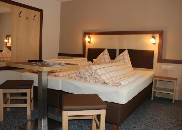 Haus Alpina & Schoepf Bed and Breakfast 3*