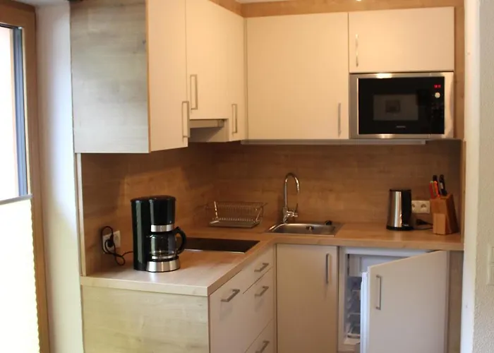 Haus Alpina & Schoepf Bed and Breakfast 3*